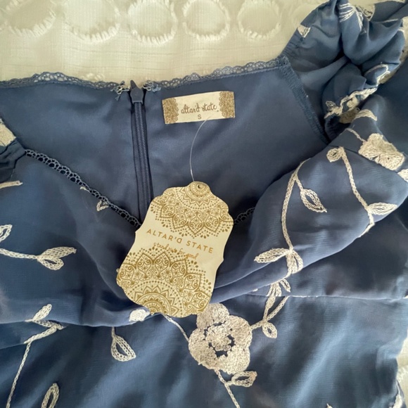 NWT Altar’d State blue floral dress size small - Picture 3 of 5
